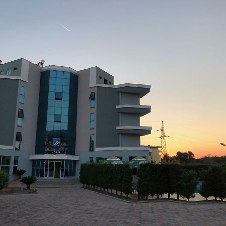 Blue Sky Hotel Golem  Buitenkant foto