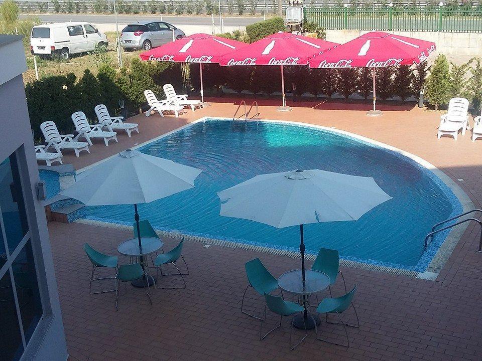 Blue Sky Hotel Golem  Buitenkant foto