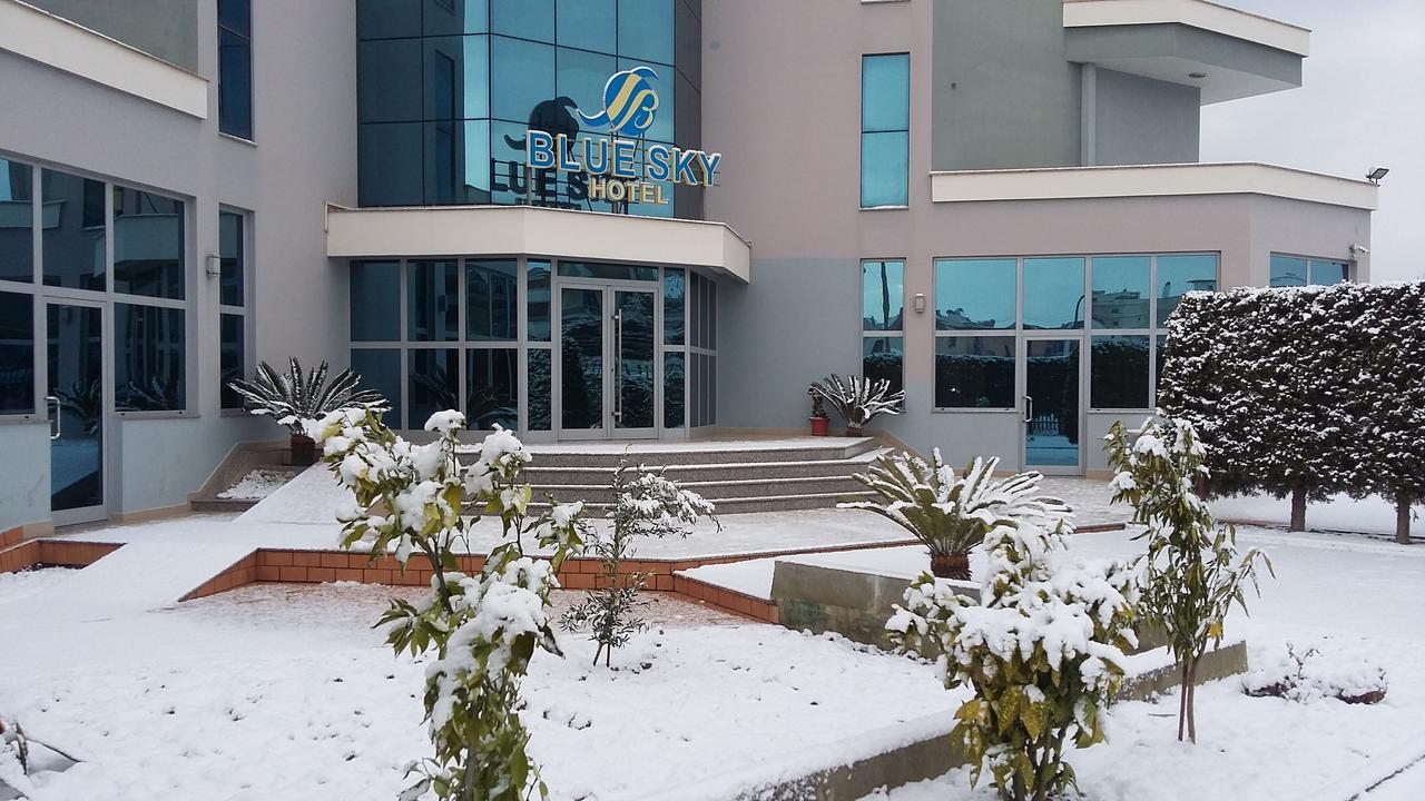 Blue Sky Hotel Golem  Buitenkant foto